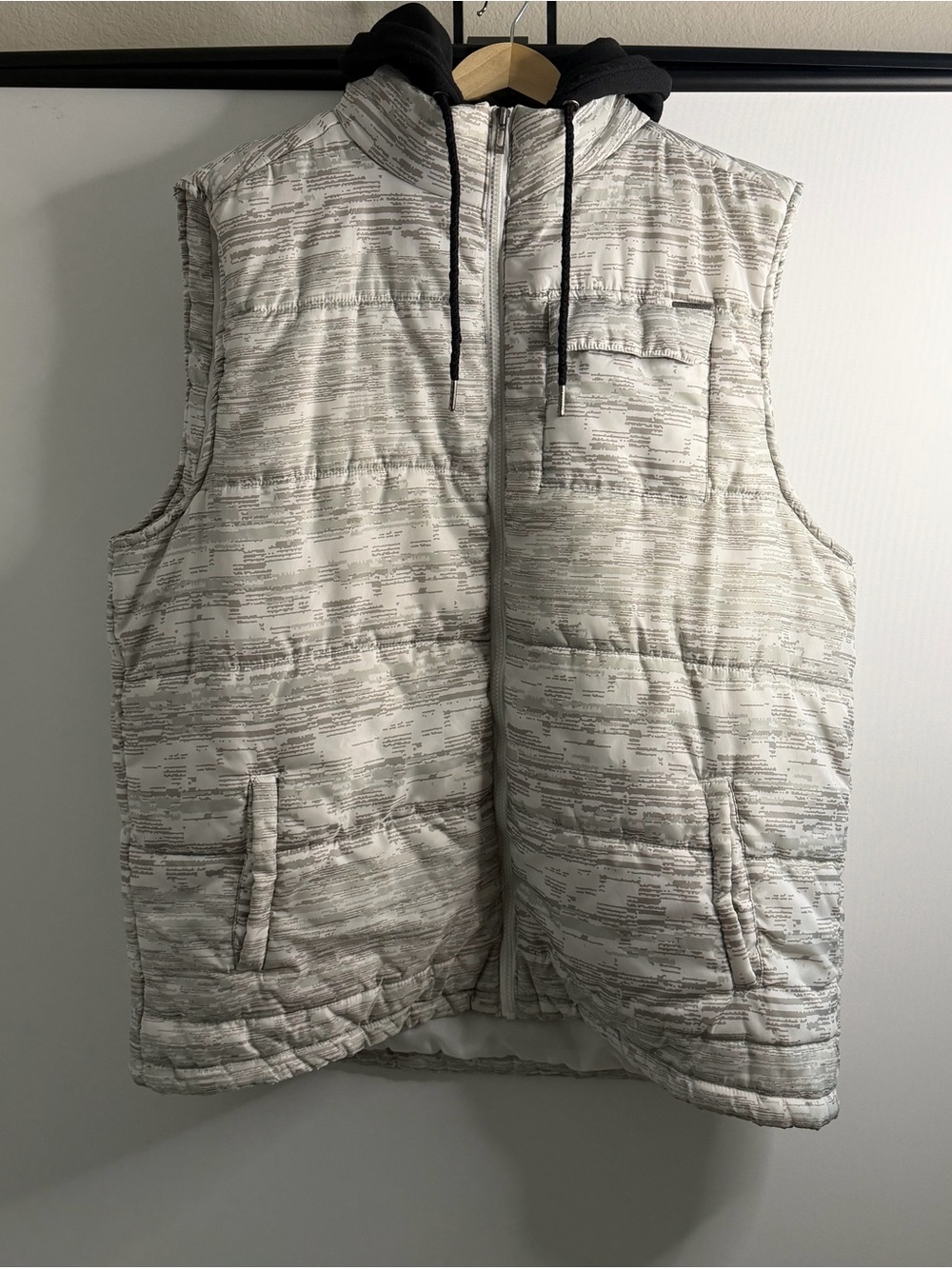 Ecko Unlimited Light Gray Quilted Hooded Vest with Black Hood